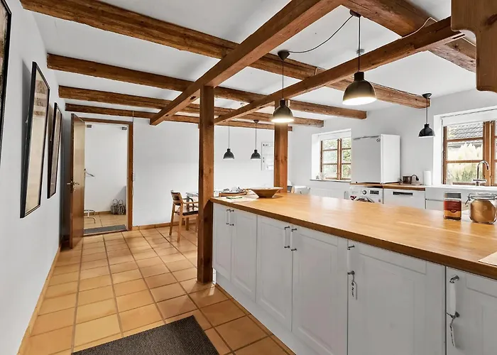 2 Bedroom Gorgeous In 아파트 *
